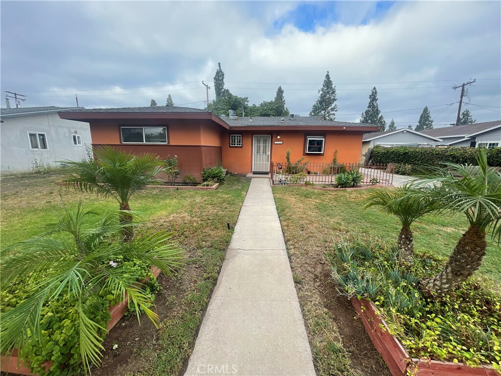 Property Photo:  1206 S Karen Avenue  CA 92704 