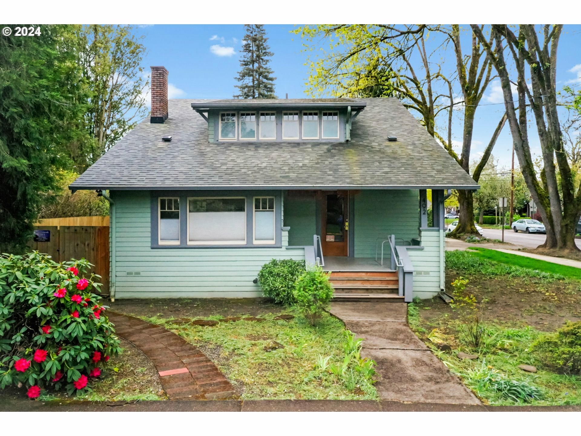 Property Photo:  492 W Broadway  OR 97401 