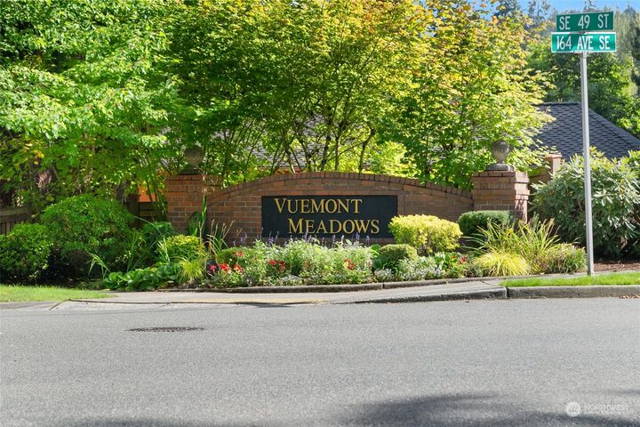 Property Photo:  5032  165th Place SE  WA 98006 