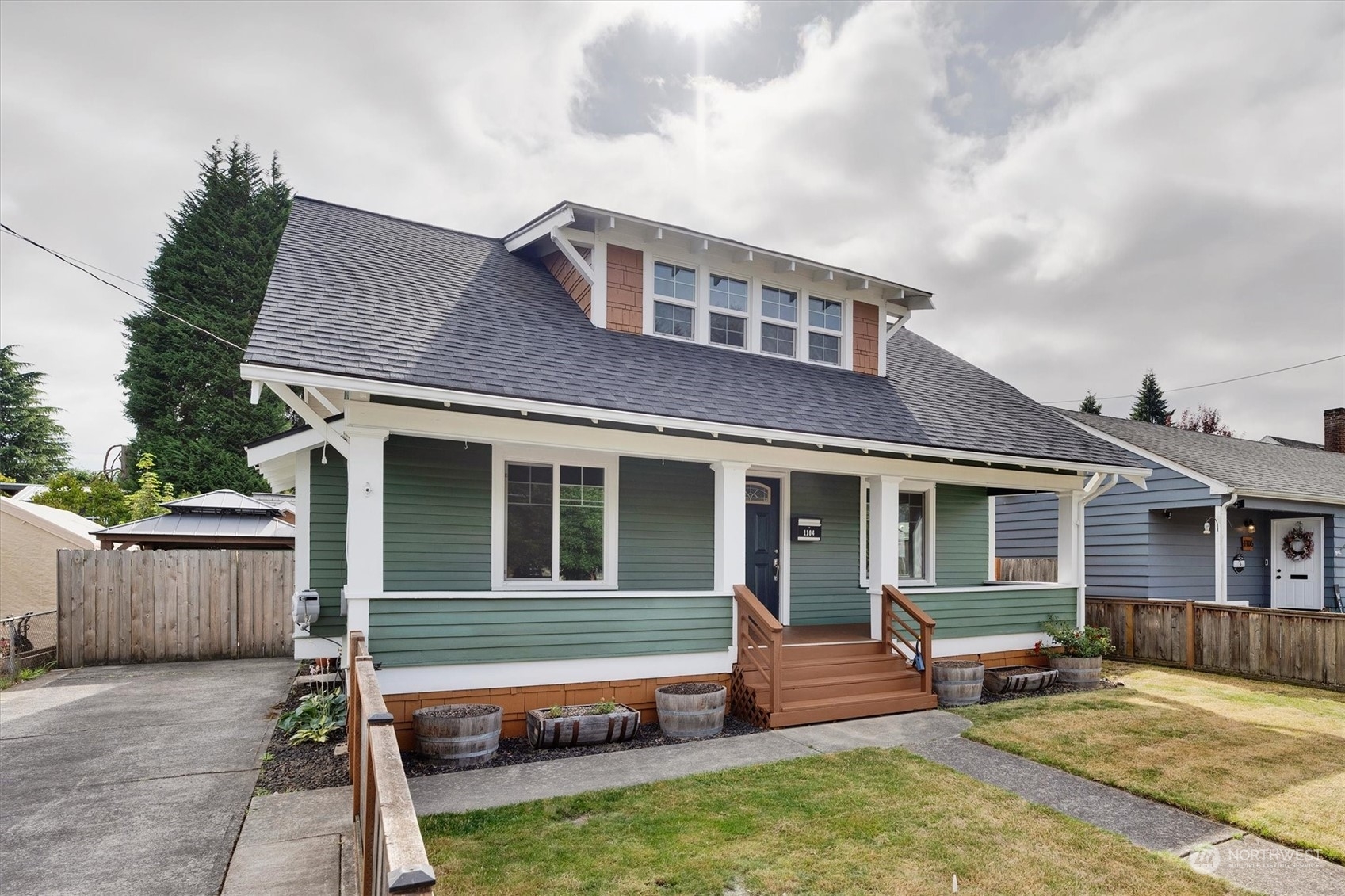 Property Photo:  1104 S Pacific Avenue  WA 98626 