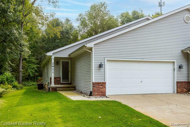 2921 Gabriel Drive  Commerce Twp MI 48382 photo