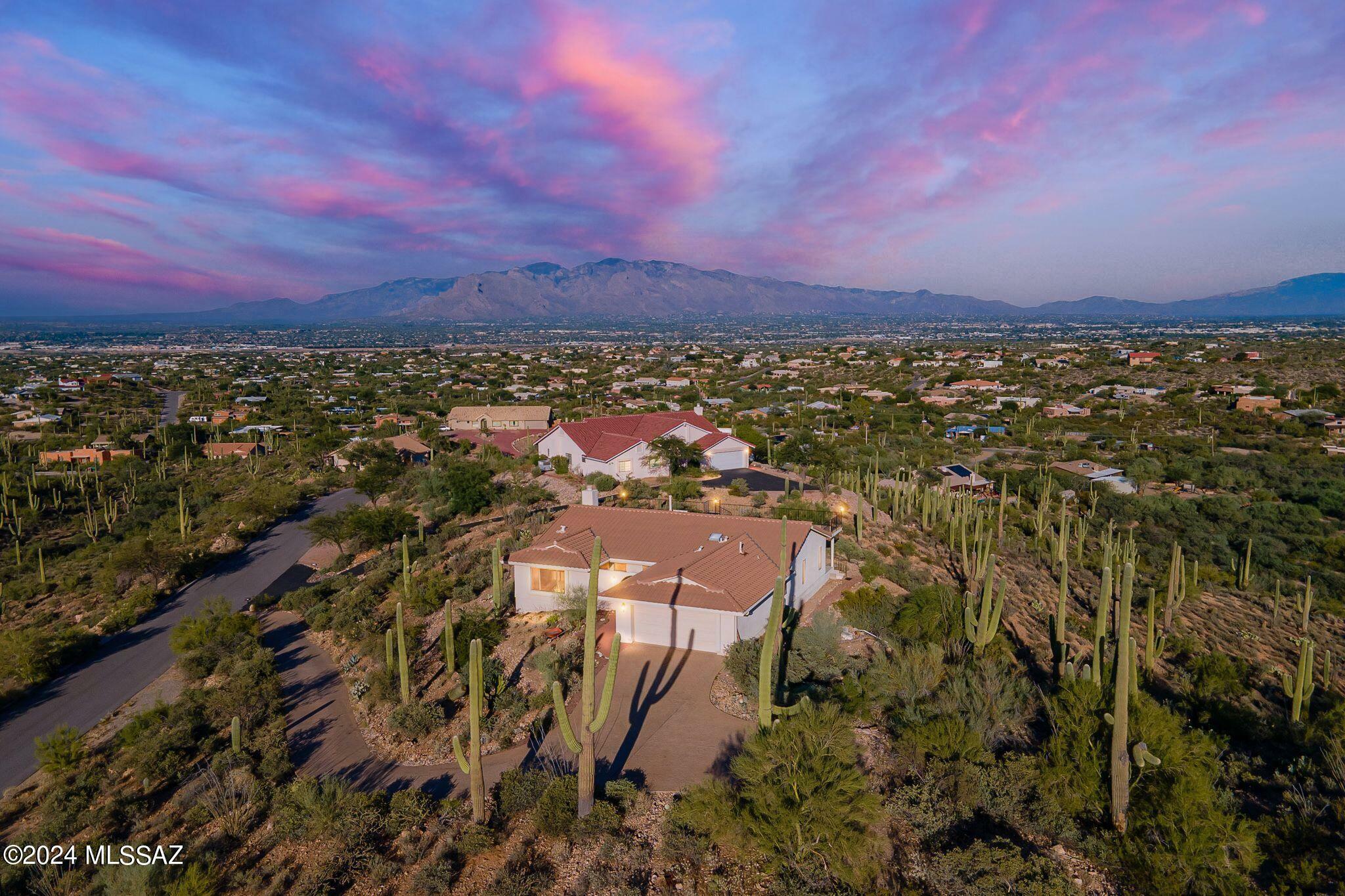 Property Photo:  5601 W Placita Acantilada  AZ 85745 