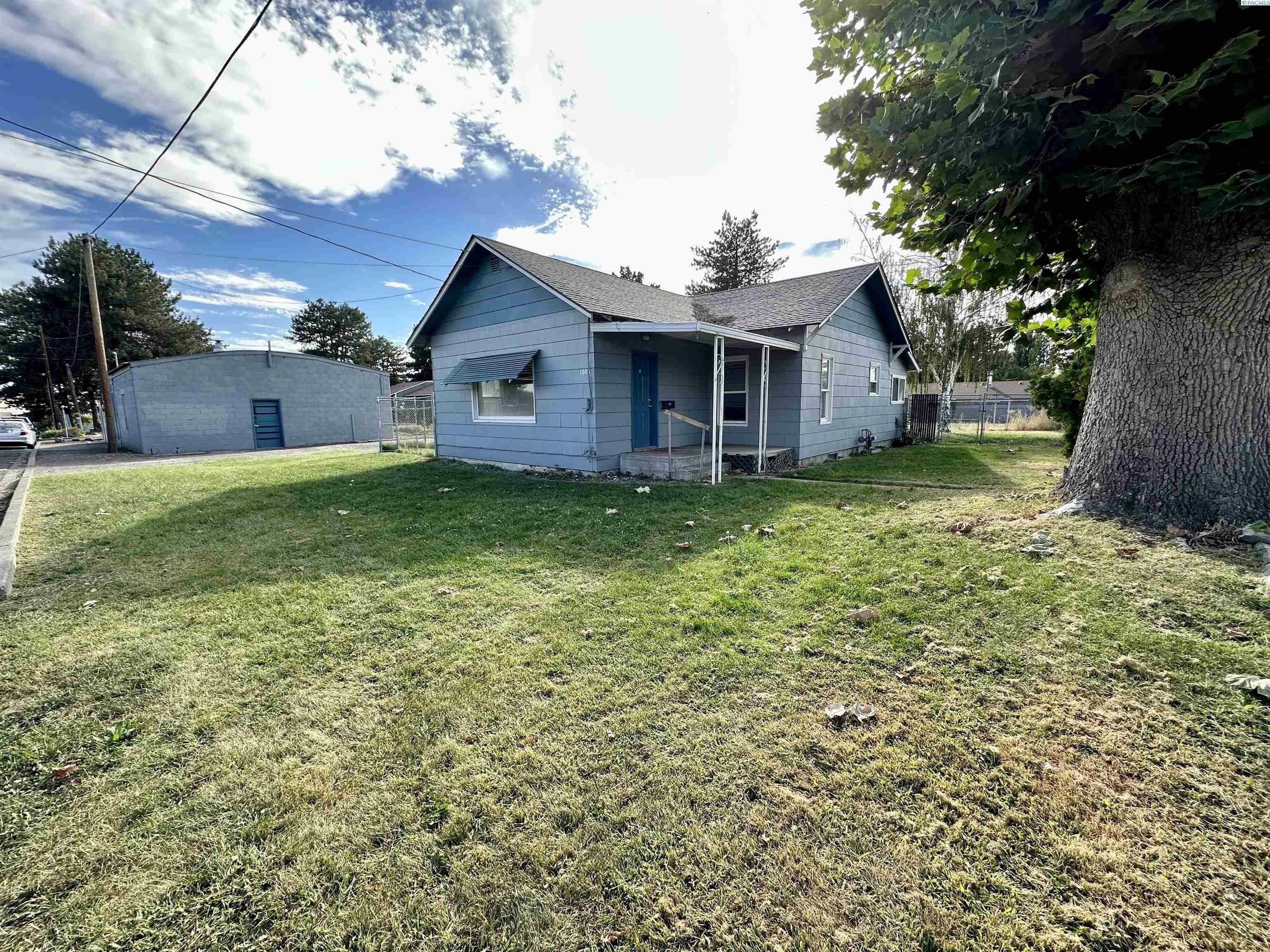 Property Photo:  1000 Hillcrest St  WA 98930 