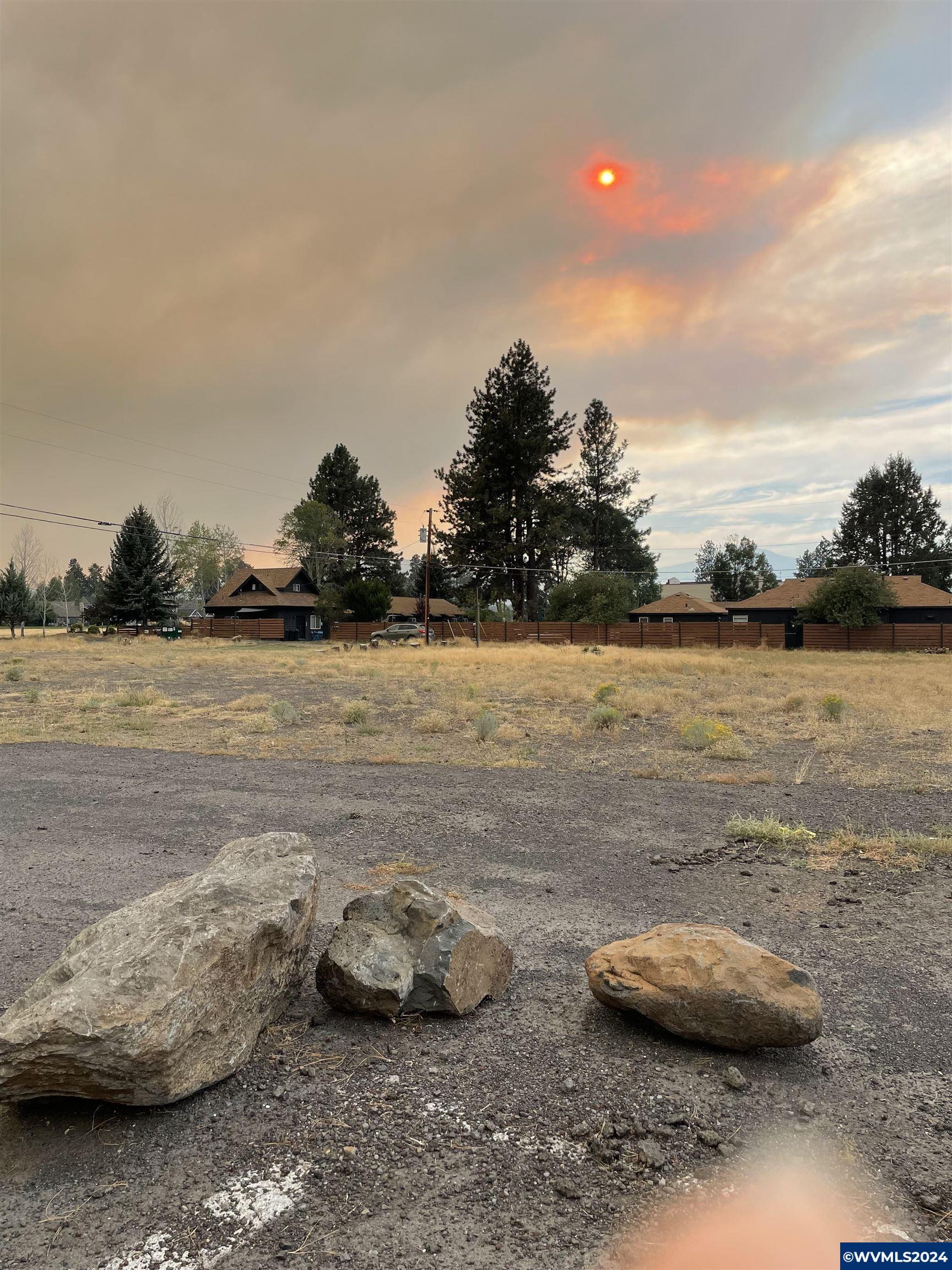 Property Photo:  471 W Cascade Av  OR 97759 