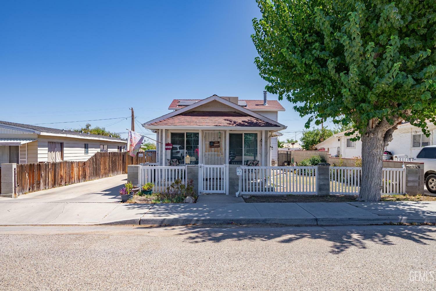 Property Photo:  116 Van Buren Street  CA 93268 