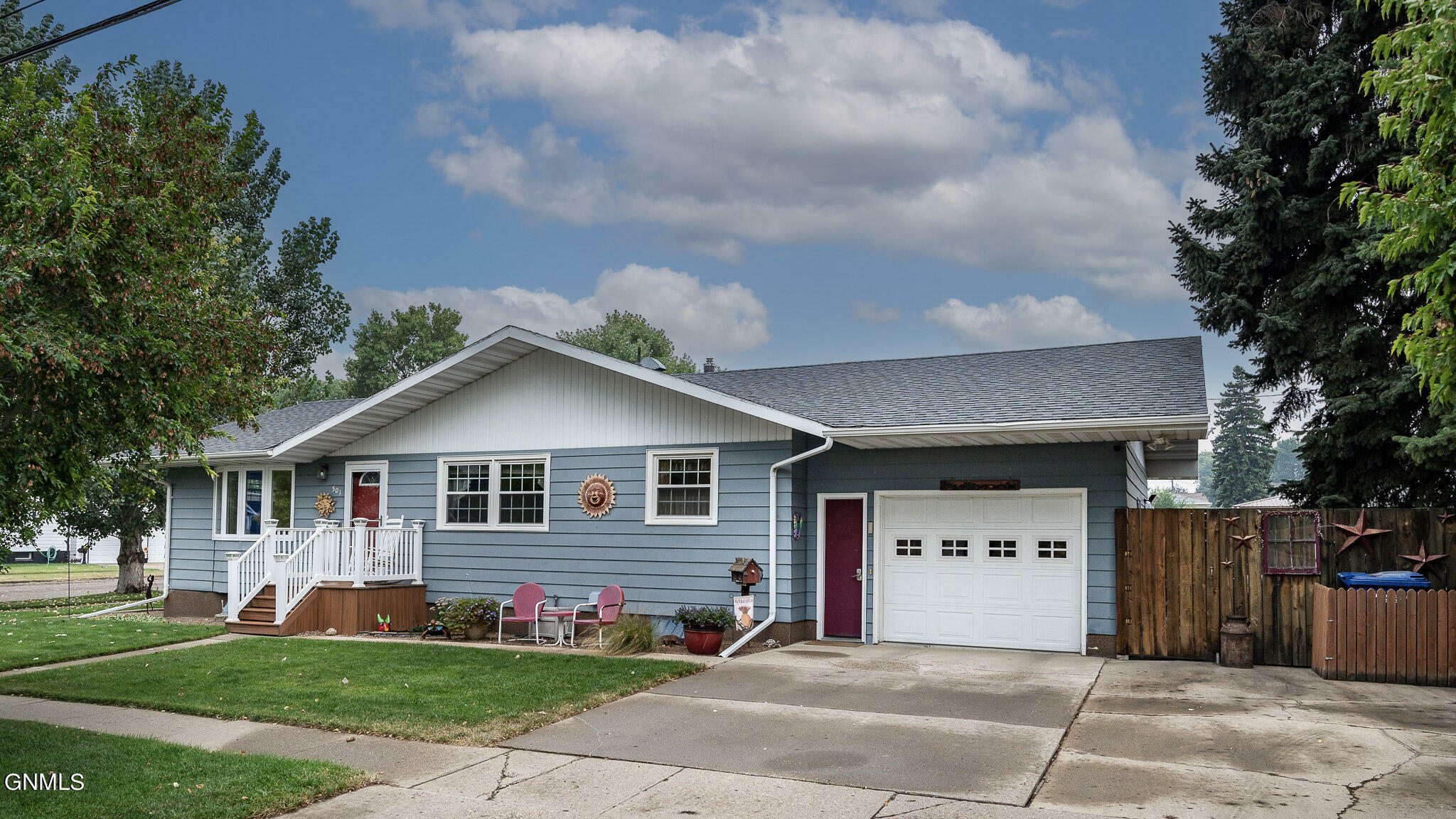 Property Photo:  501 1st Avenue NW  ND 58523 