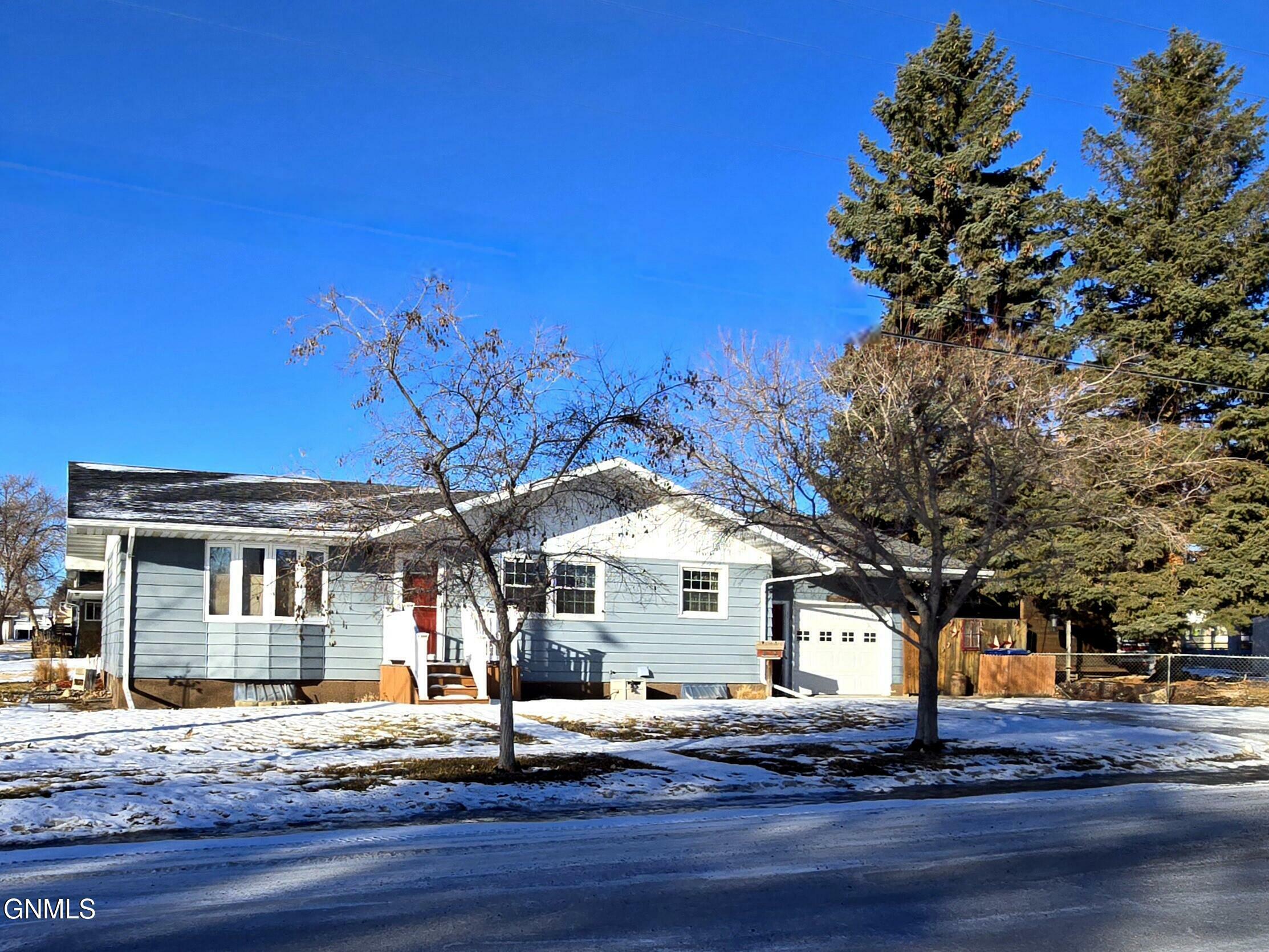 Property Photo:  501 1st Avenue NW  ND 58523 