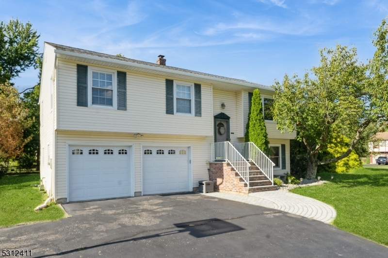 Property Photo:  9 Village Ct  NJ 08822 