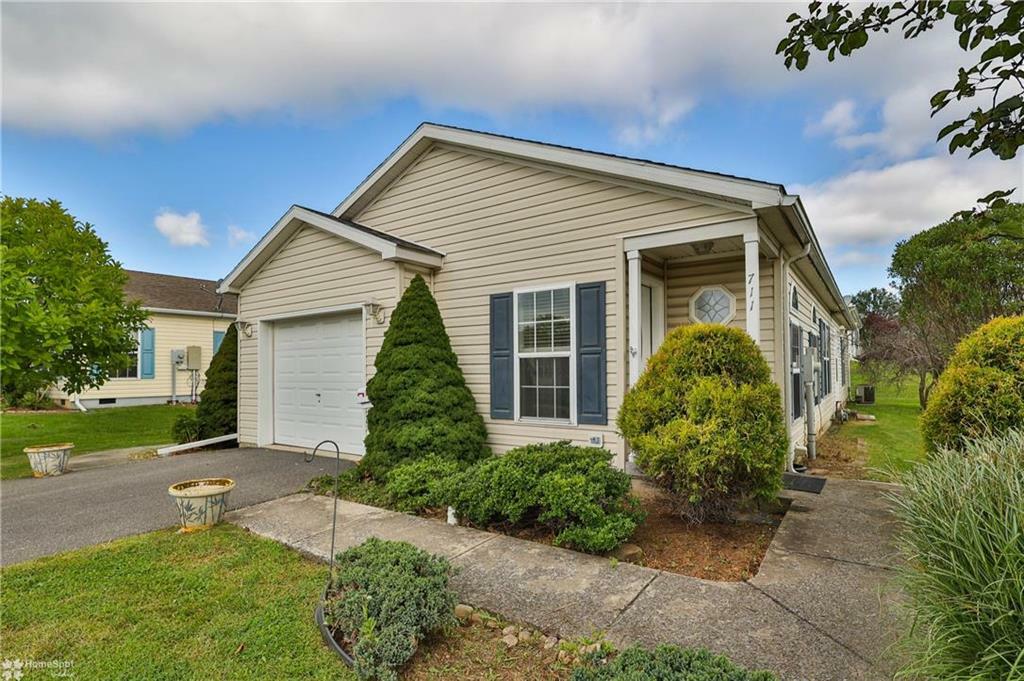 Property Photo:  711 Winterthur  PA 18040 