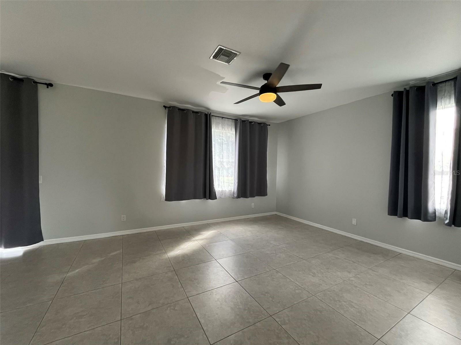 Property Photo:  1076 Venture Court  FL 33983 