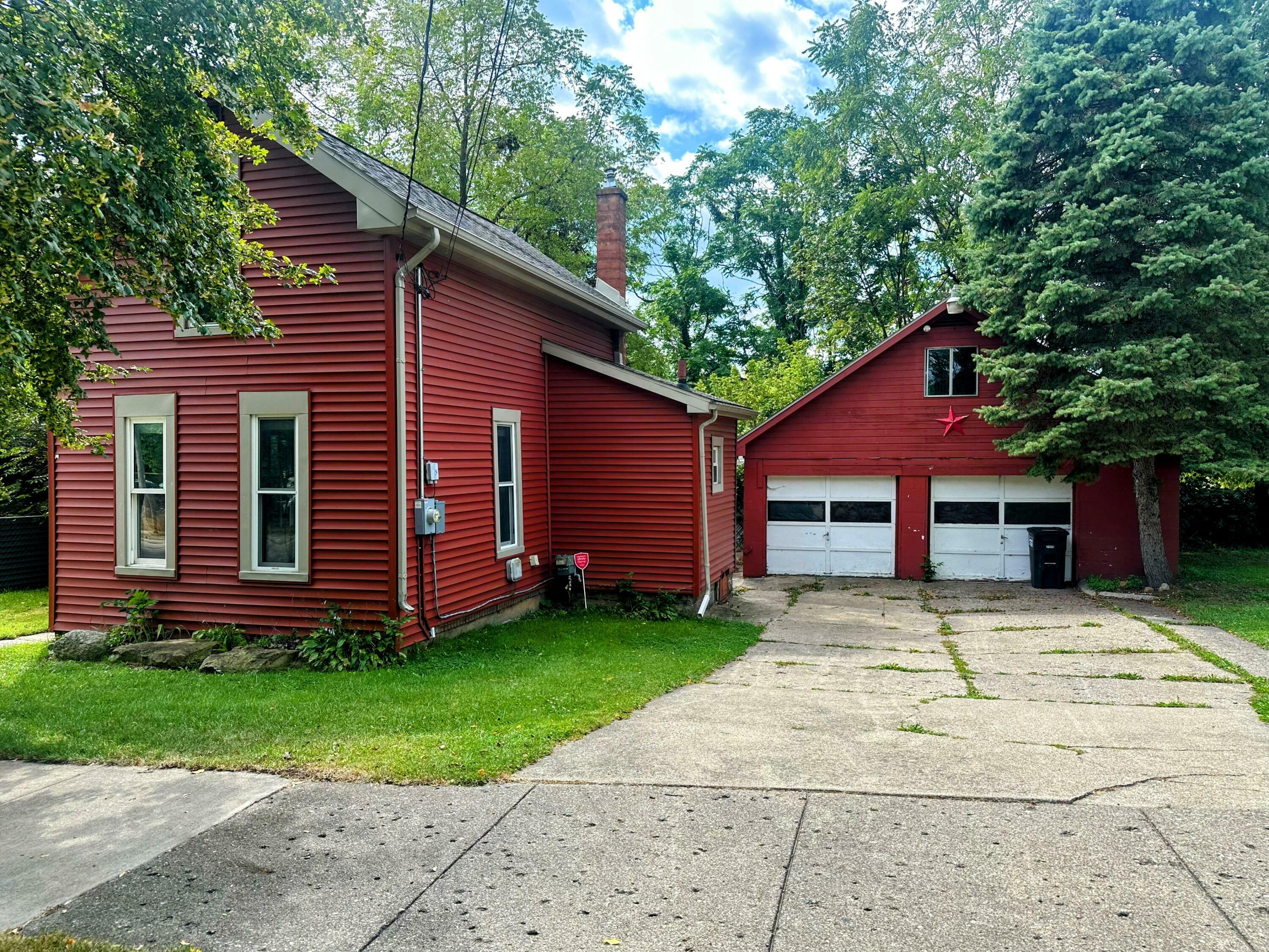 Property Photo:  308 N State Street  MI 49201 