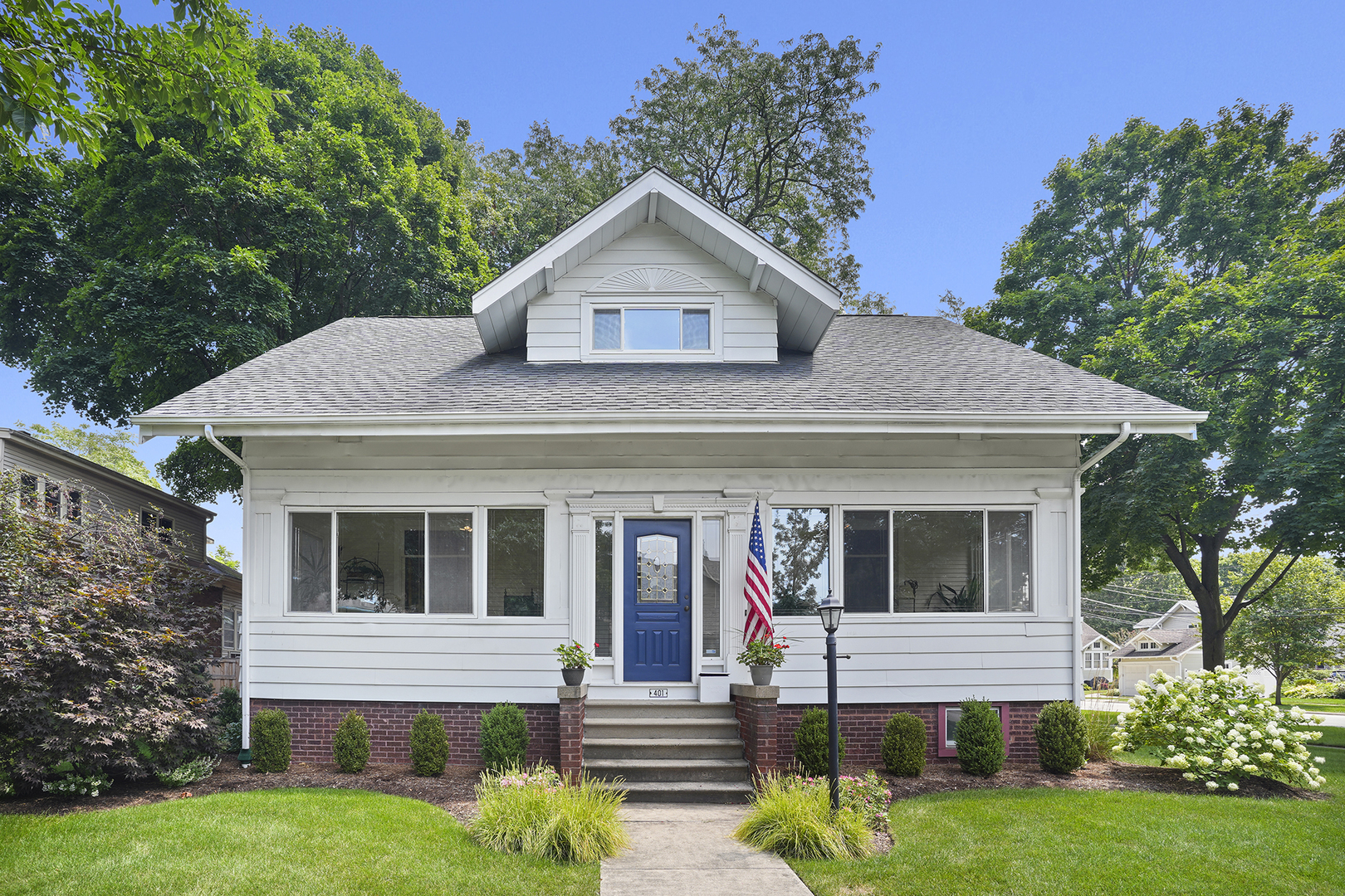 Property Photo:  401 N Pine Avenue  IL 60004 