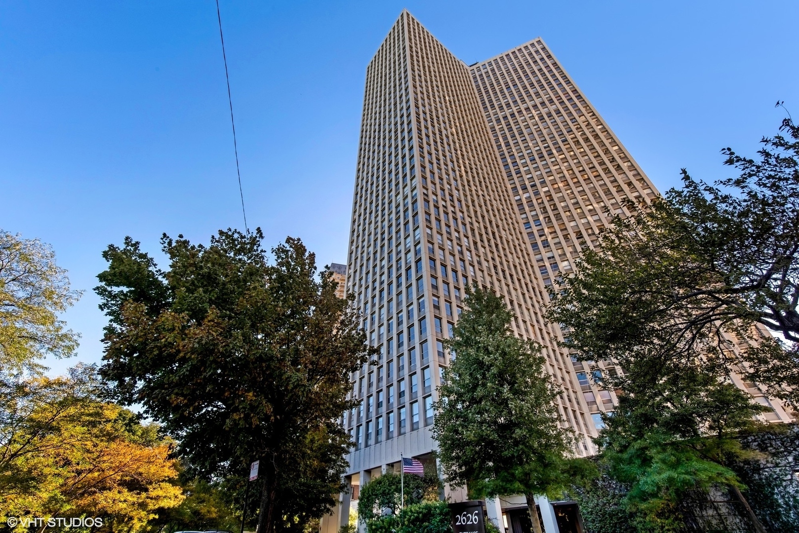 Property Photo: 2626 N Lakeview Avenue 3805 IL 60614