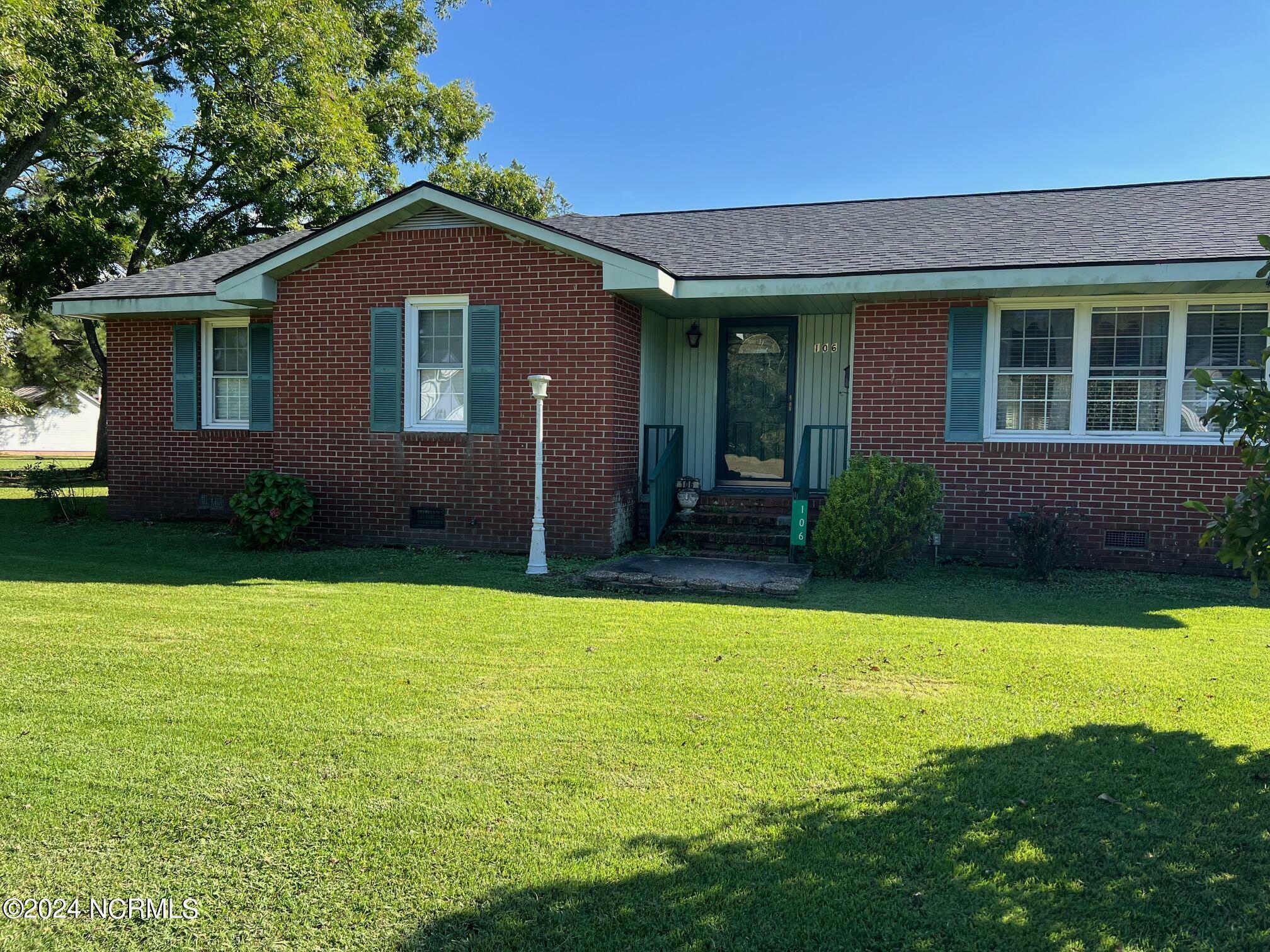 Property Photo: 106 West Avenue NC 27962