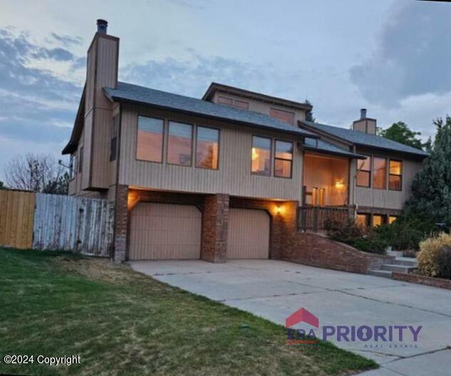 Property Photo:  1127 Vanscoy Dr -  WY 82718 