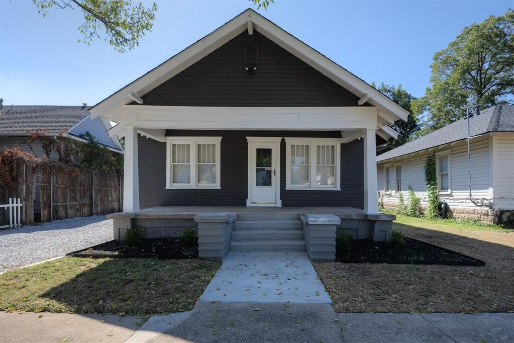 Property Photo: 426 E Eufaula Street OK 73071