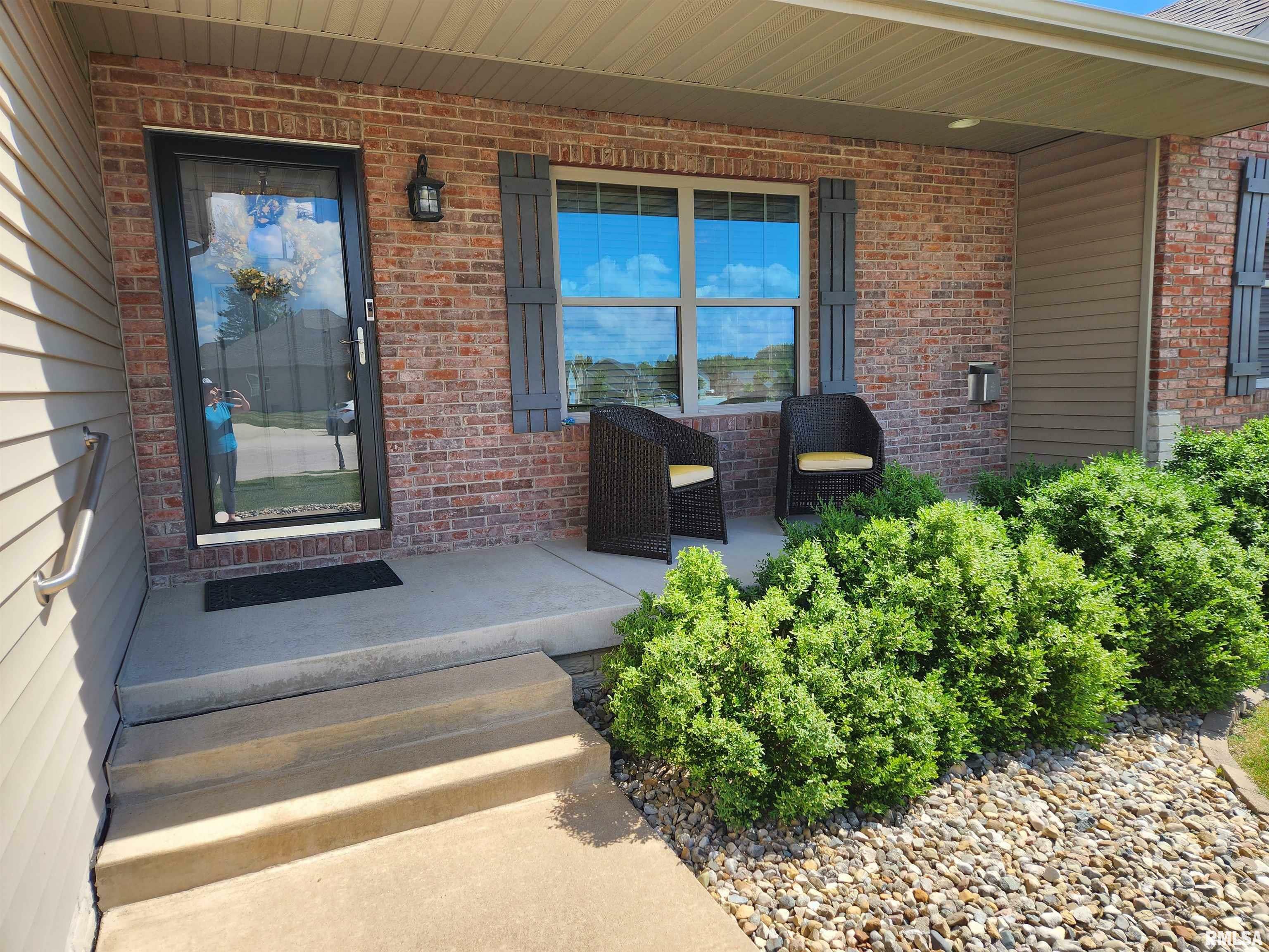 Property Photo:  2502 W Stonehenge Court  IL 61615 