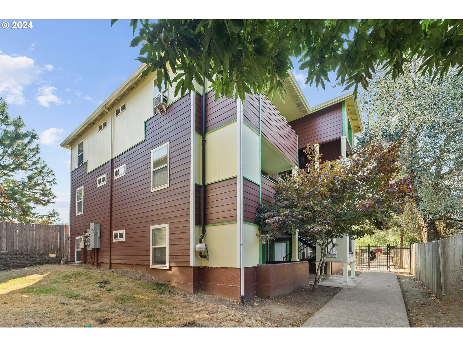 Property Photo: 9257 SE Clinton St 405 OR 97266