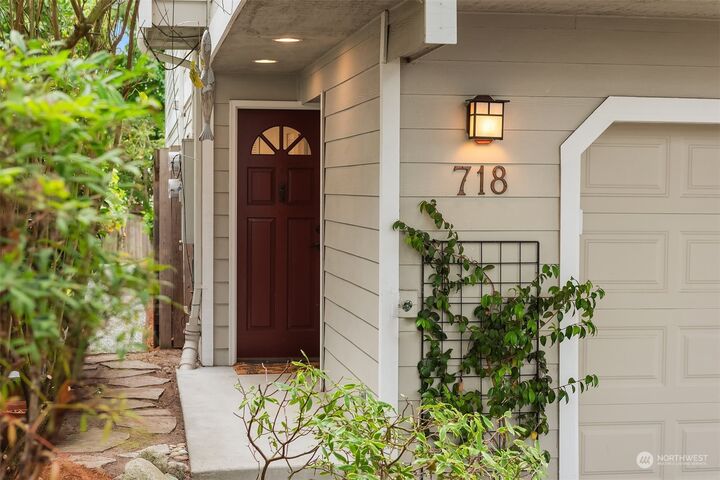 Property Photo:  718 24th Avenue S  WA 98144 