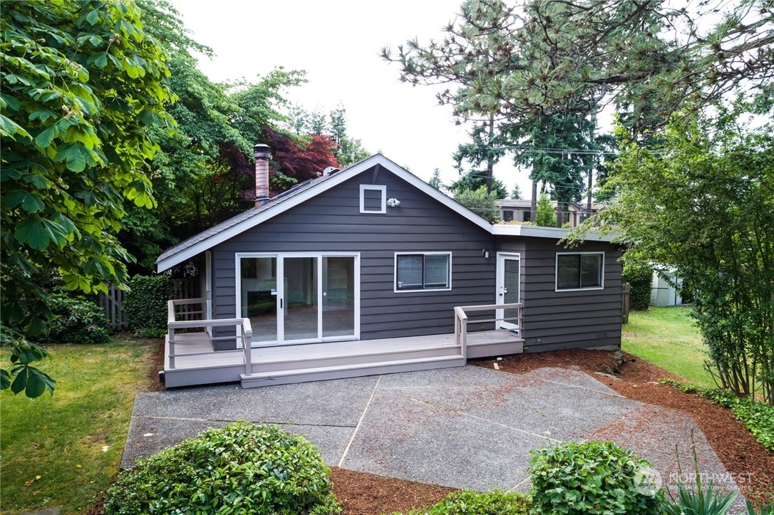 Property Photo:  9810 NE 24th Street  WA 98004 