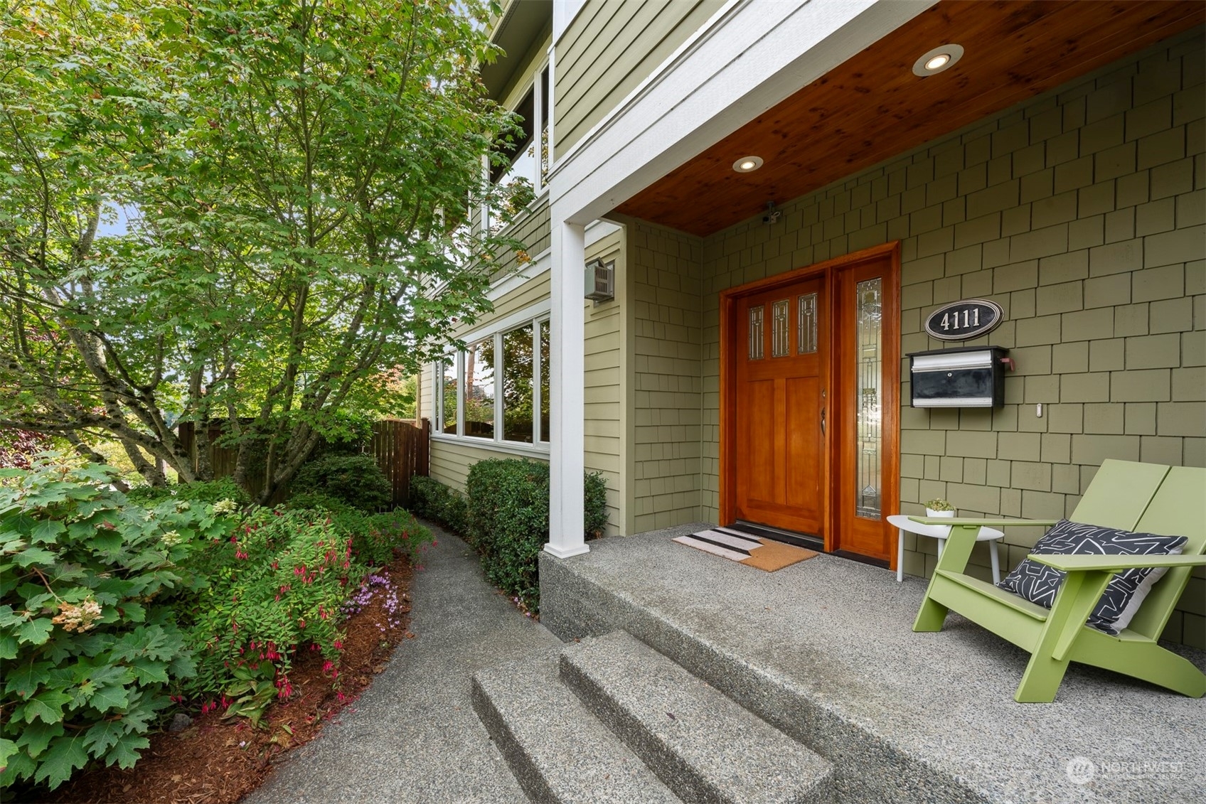 Property Photo:  4111 SW Dawson Street  WA 98136 