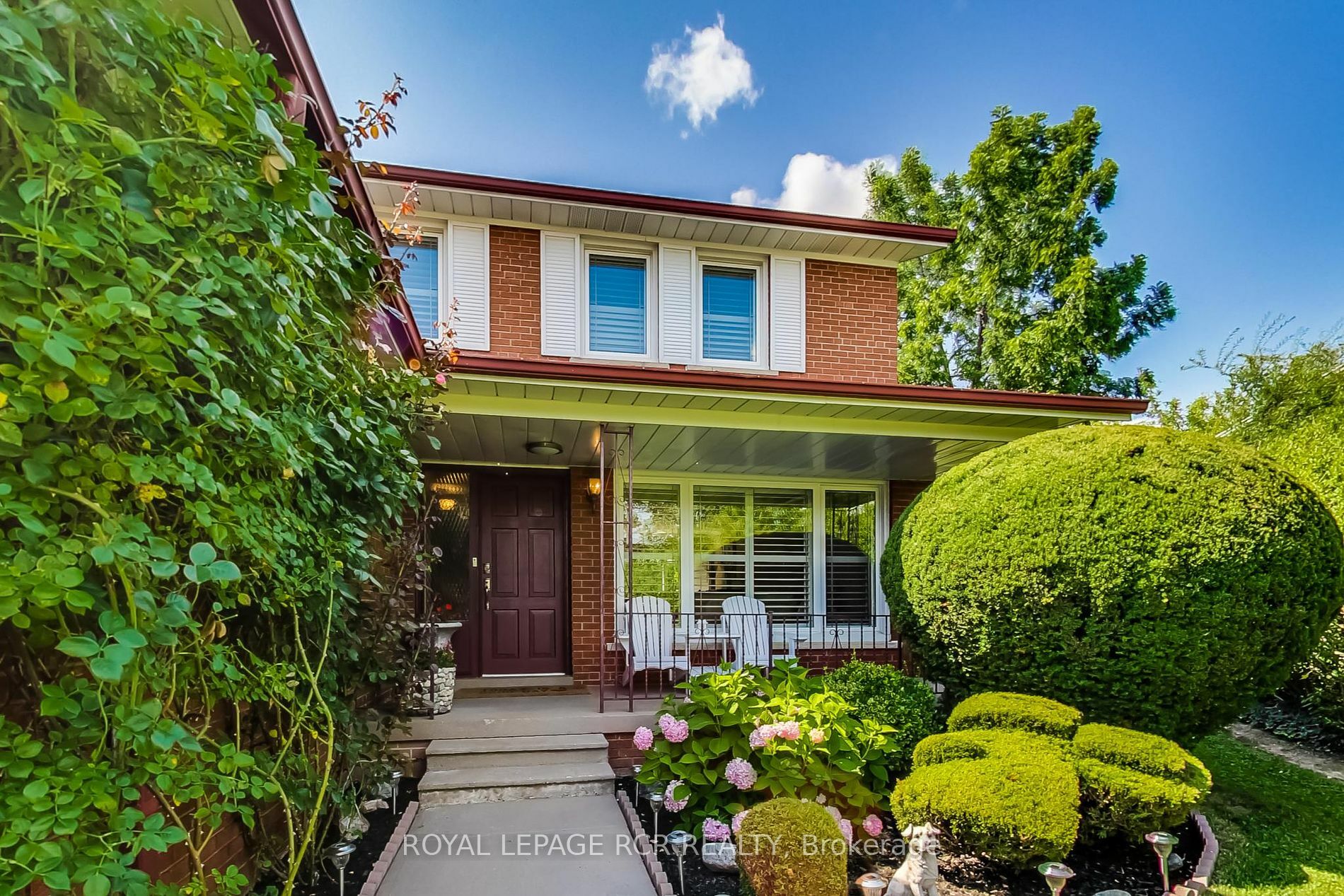 Photo de la propriété:  18 Terryellen Cres  ON M9C 1H7 