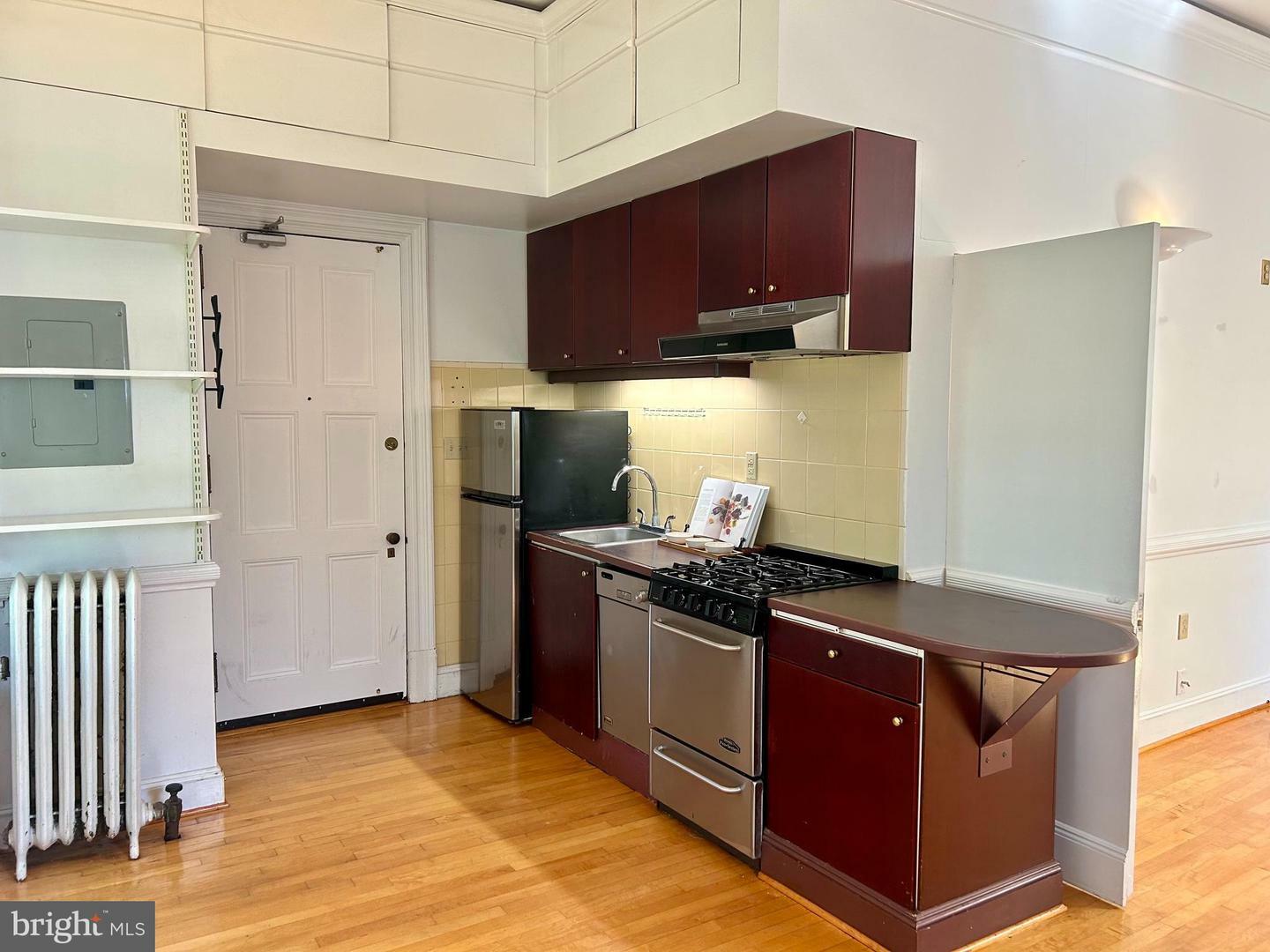 Property Photo:  301 Nassau Street 1  NJ 08540 