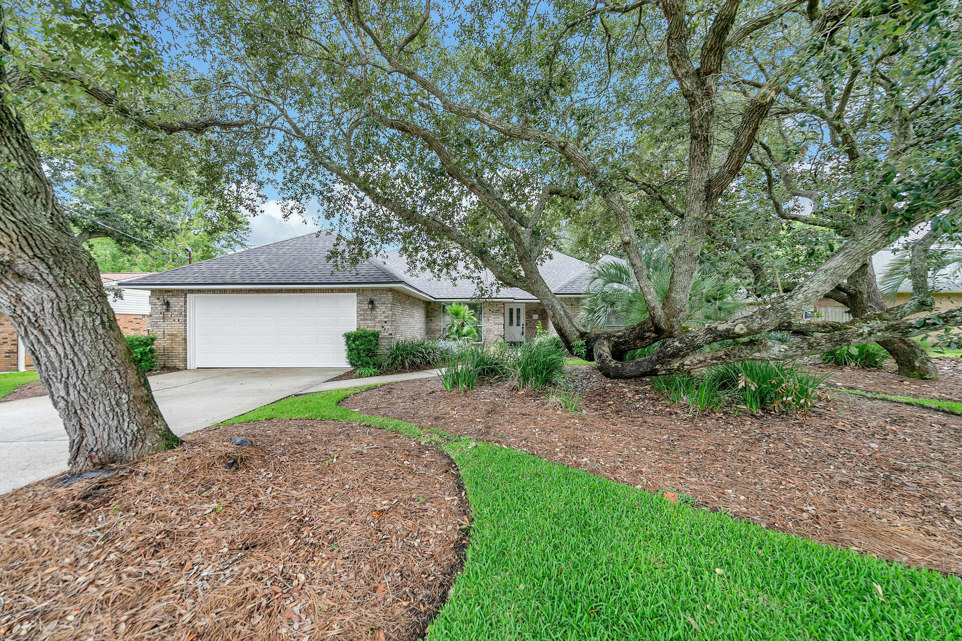 Property Photo:  411 Spanish Moss Trail  FL 32541 