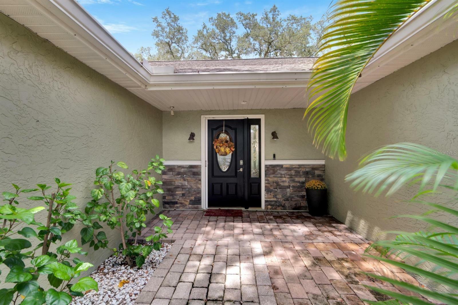 Property Photo:  2404 Kenwick Drive  FL 33596 