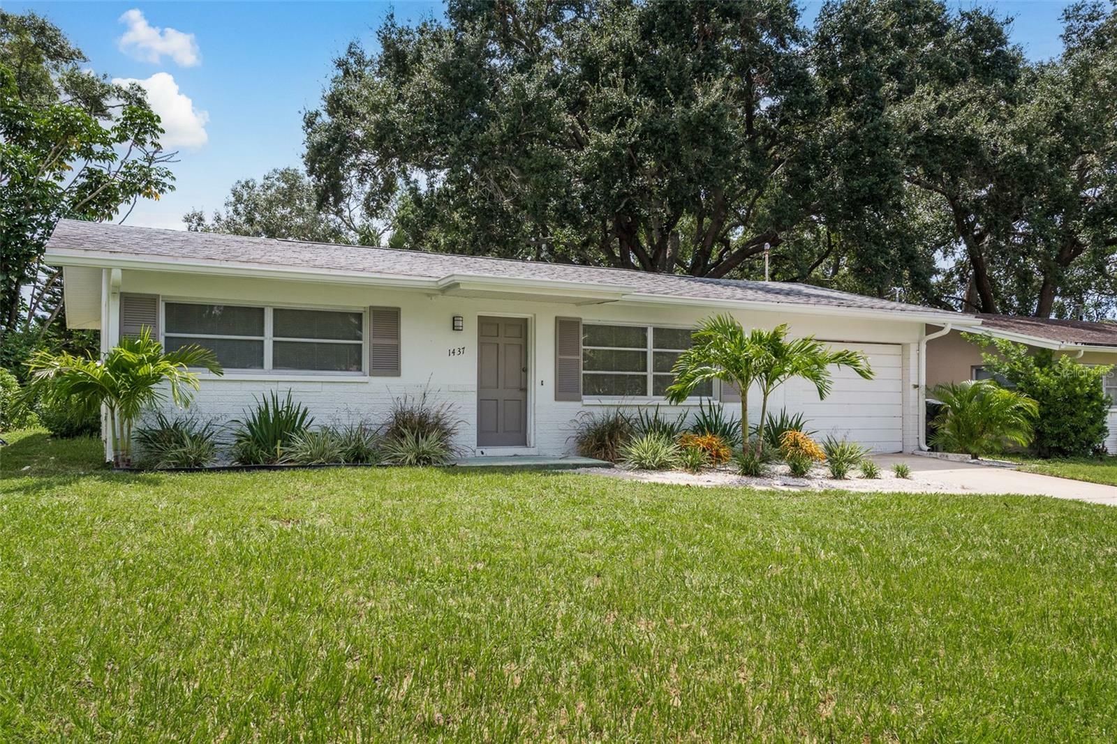 Property Photo:  1437 Spring Lane  FL 33755 