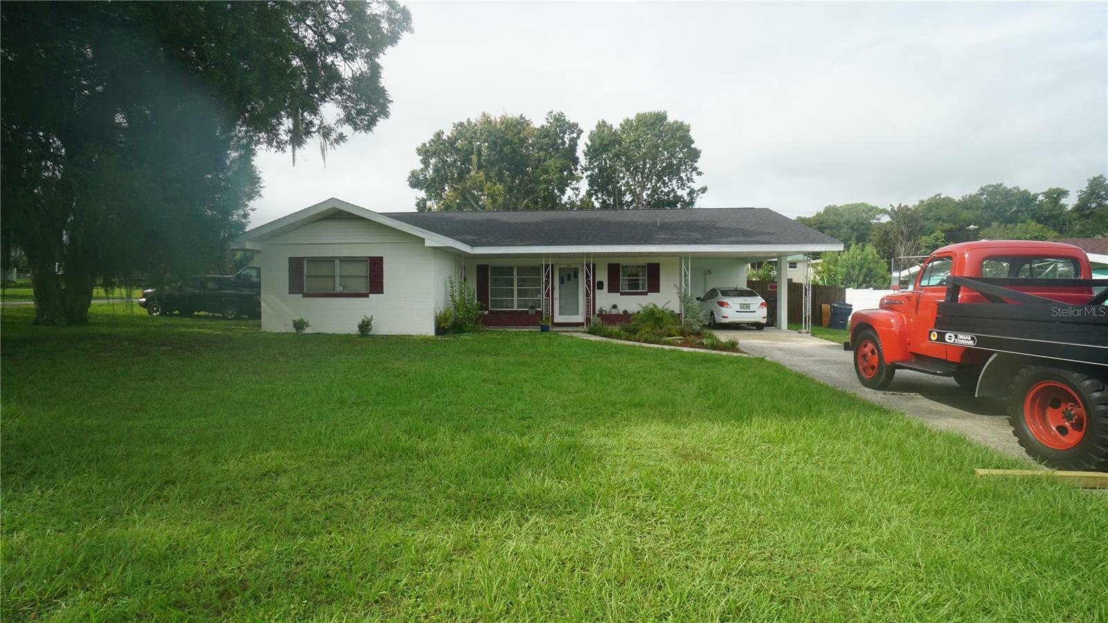 Property Photo:  470 E Beach Street  FL 34736 