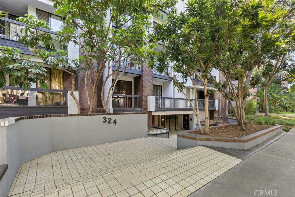 Property Photo:  324 N Palm Drive 407  CA 90210 