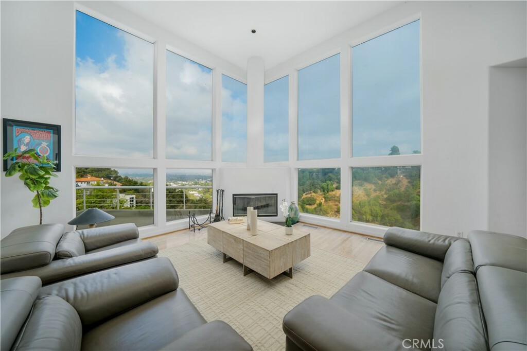 Property Photo:  3670 Avenida Del Sol  CA 91604 