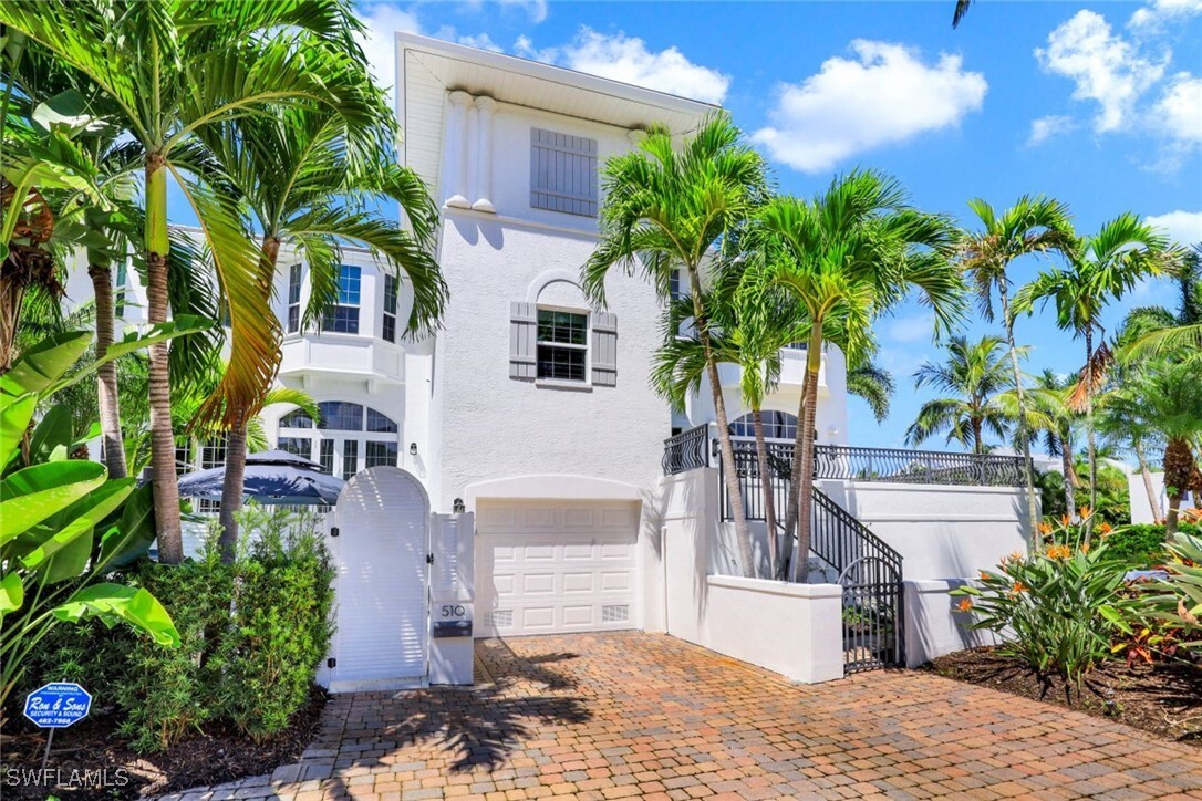Property Photo: 510 2nd Street S 102 FL 34102