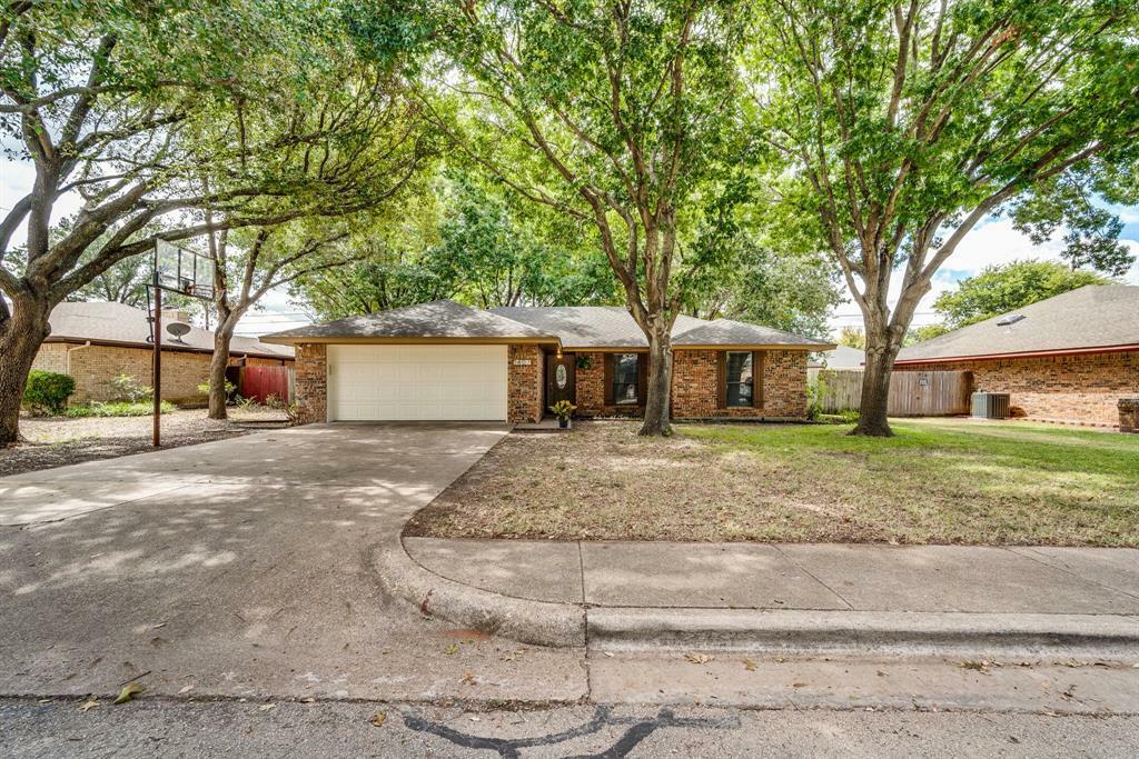 Property Photo:  1407 Meadow Court  TX 76065 