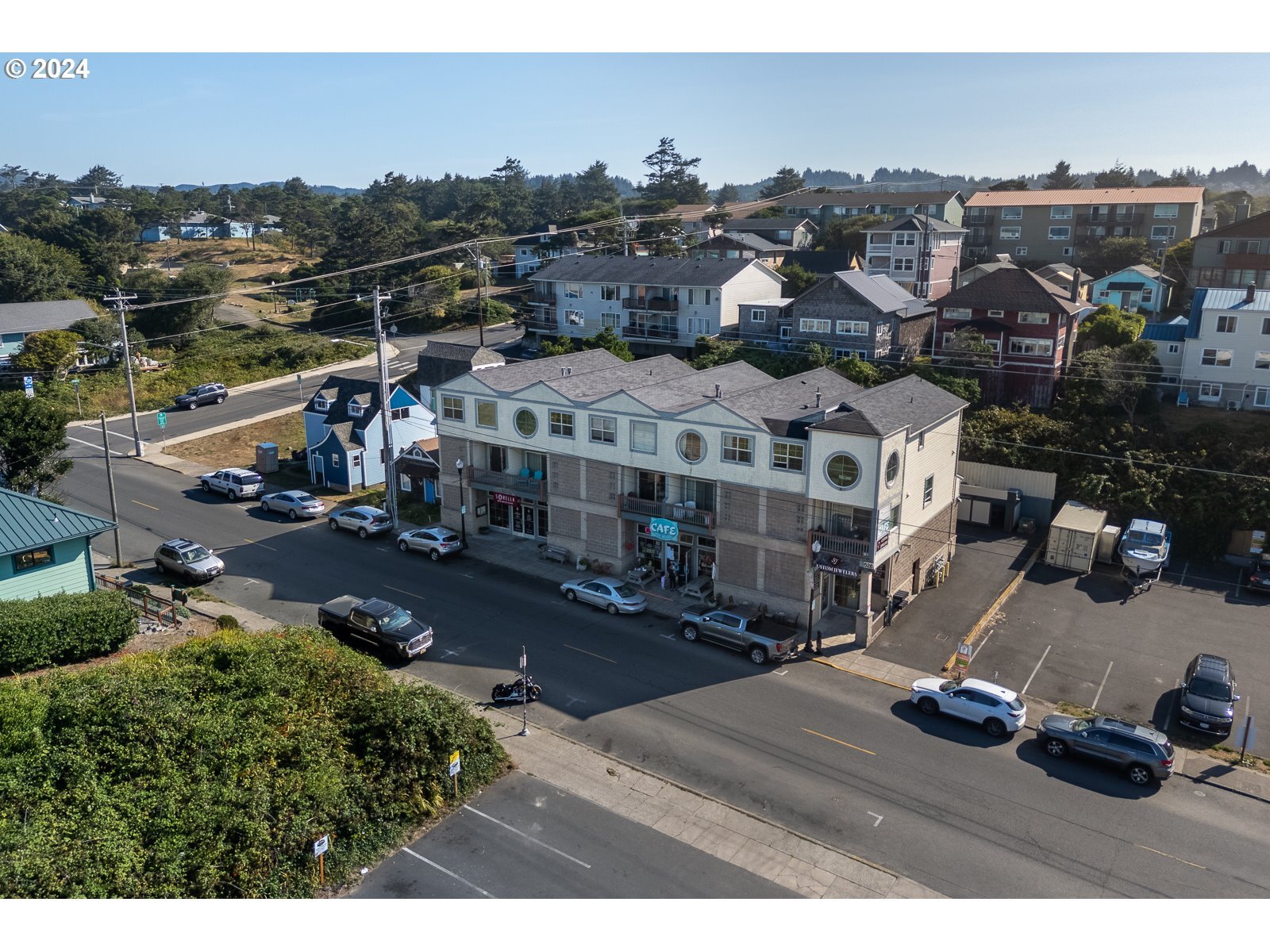 Property Photo: 526 NW Coast St H OR 97365