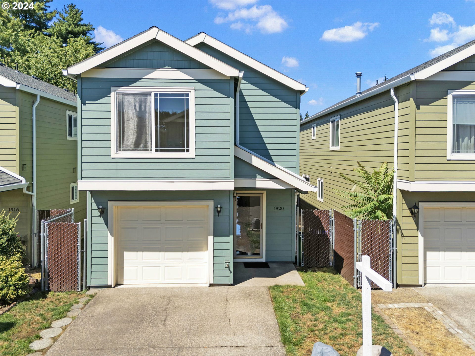 Property Photo:  1920 SE 122nd Ave  OR 97233 