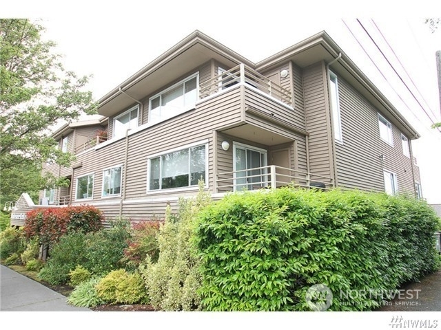 Property Photo:  214 W McGraw Street 204  WA 98119 