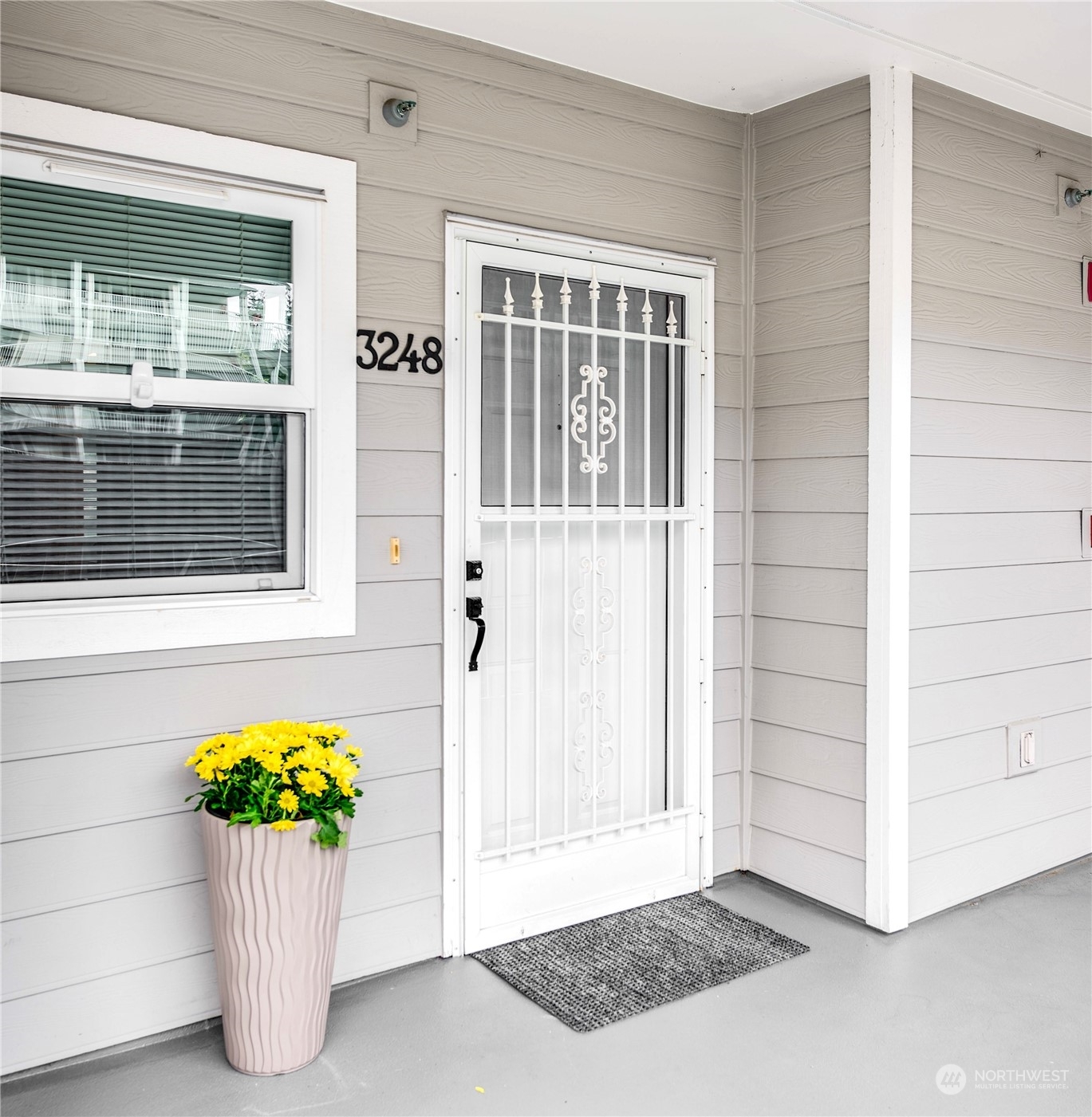 Property Photo:  1318  37th Street 3248  WA 98201 