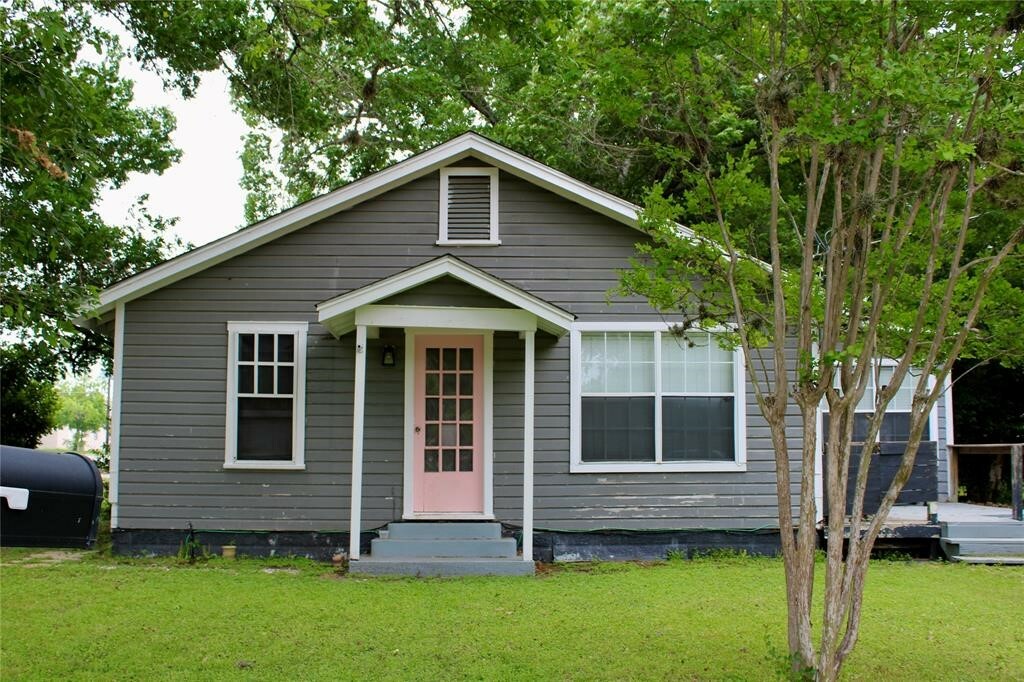 Property Photo:  637 Trinity Street  TX 78644 