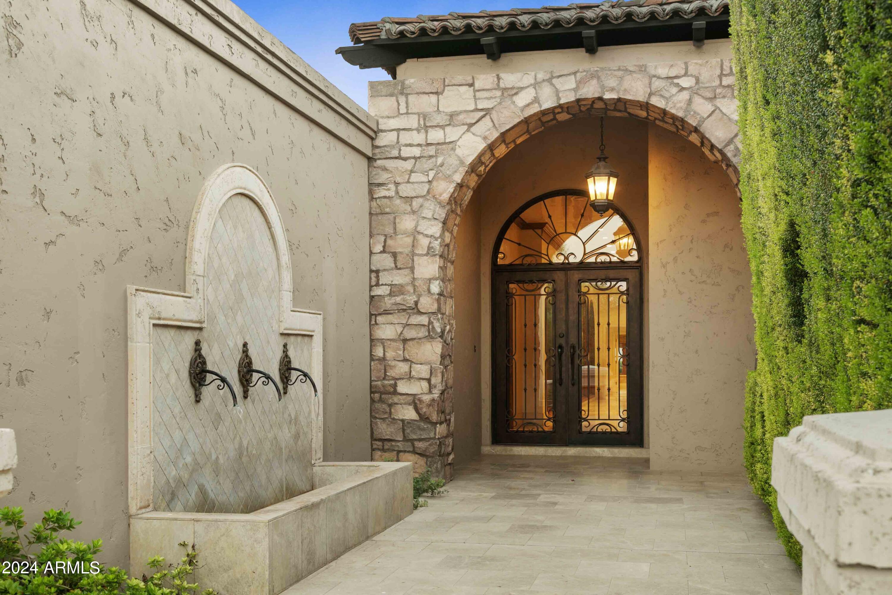 Property Photo: 6324 N 48th Place AZ 85253