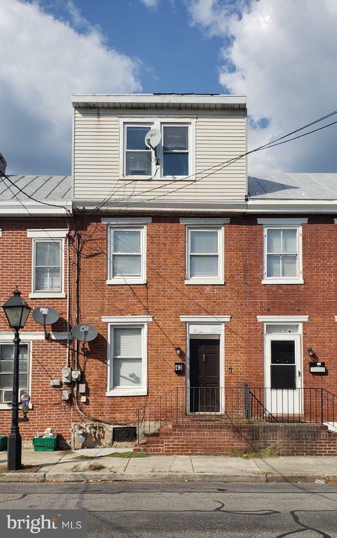 Property Photo:  43 E North Street  PA 17013 