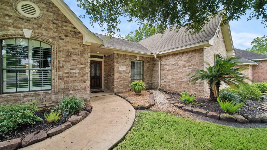 Property Photo:  302 River Oaks Drive  TX 77523 