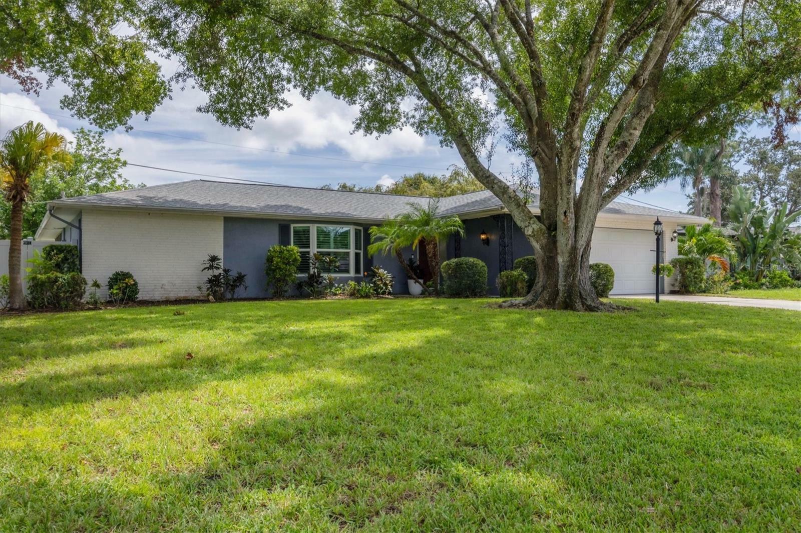 Property Photo:  4964 Live Oak Drive  FL 34232 