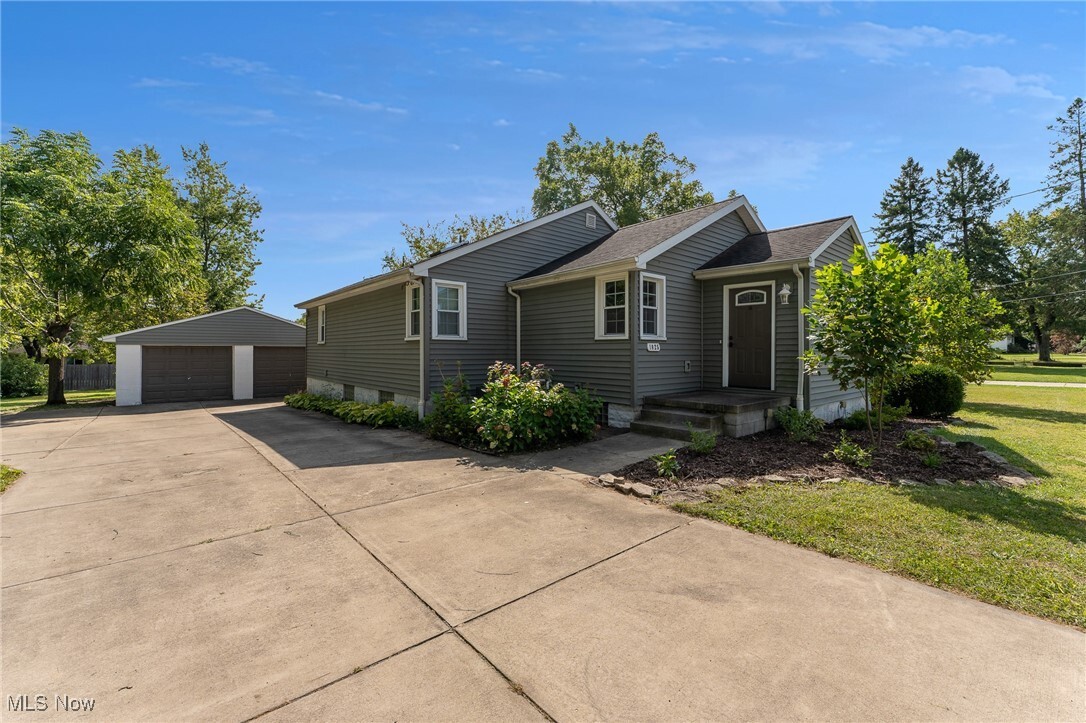 Property Photo: 1025 Iowa Avenue OH 44437