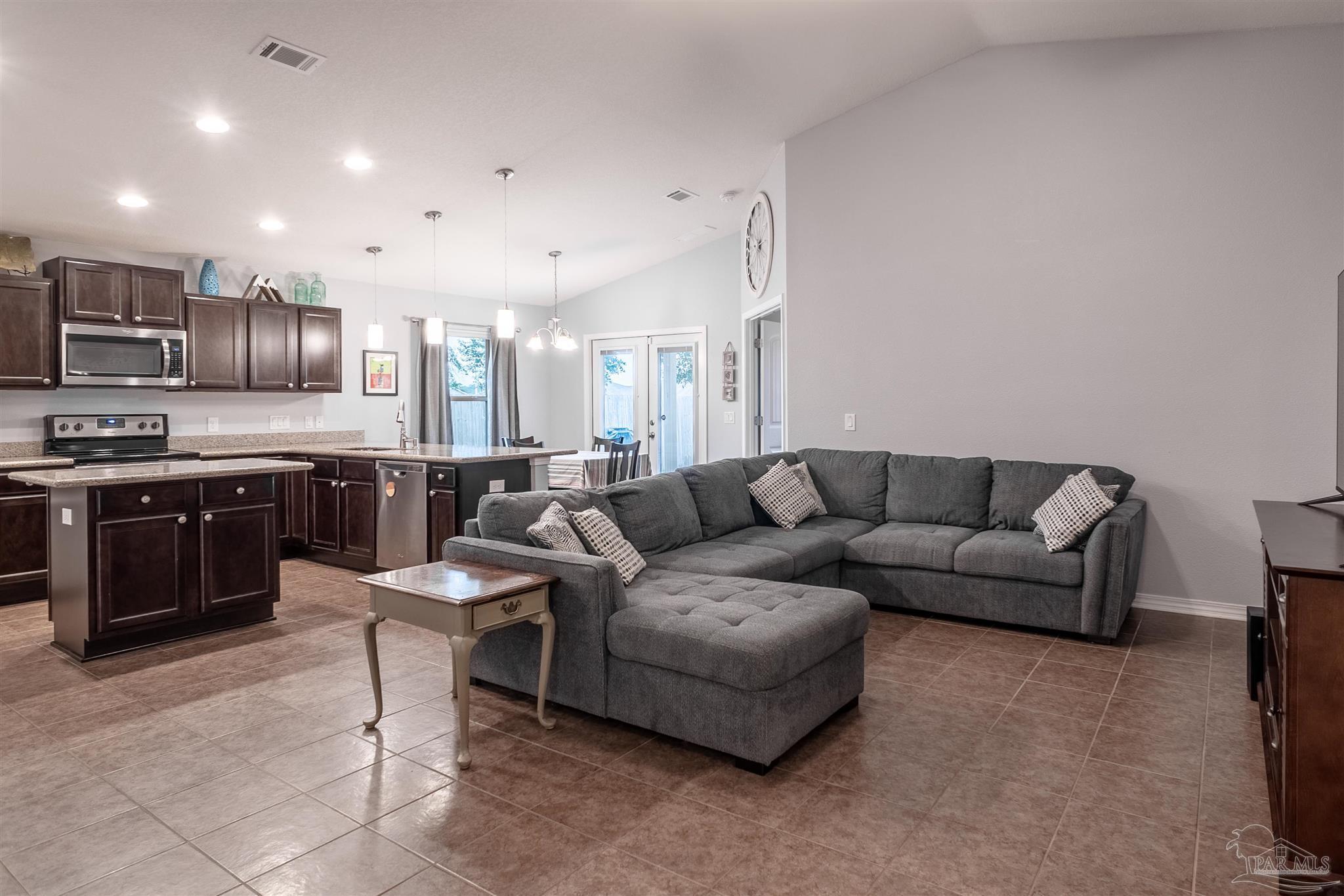 Property Photo: 5612 Peach Dr FL 32571