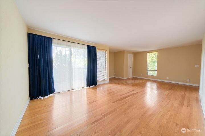 Property Photo: 13820 NE 65th Street 540 WA 98052