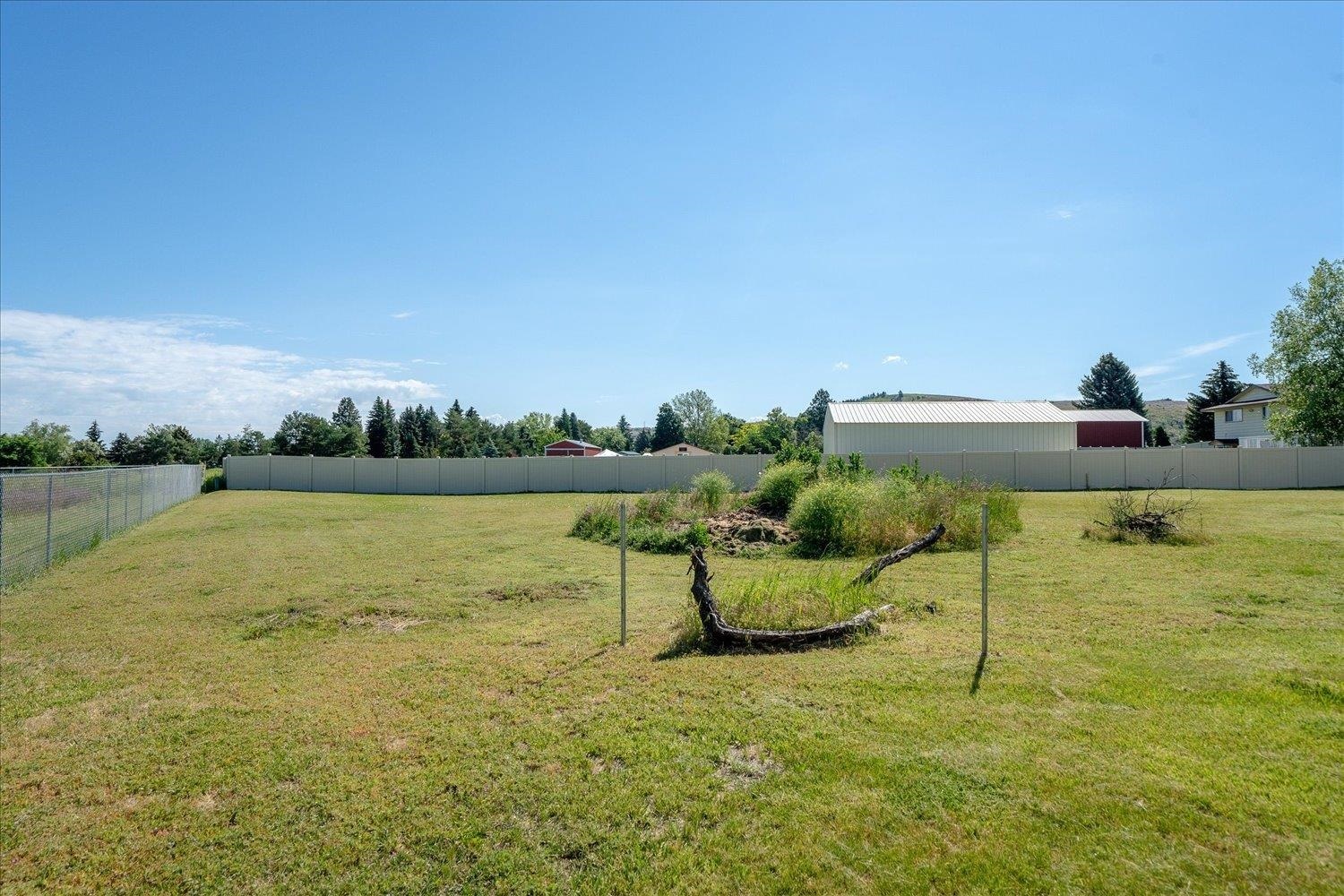 Property Photo:  19517 E Micaview Dr  WA 99016 