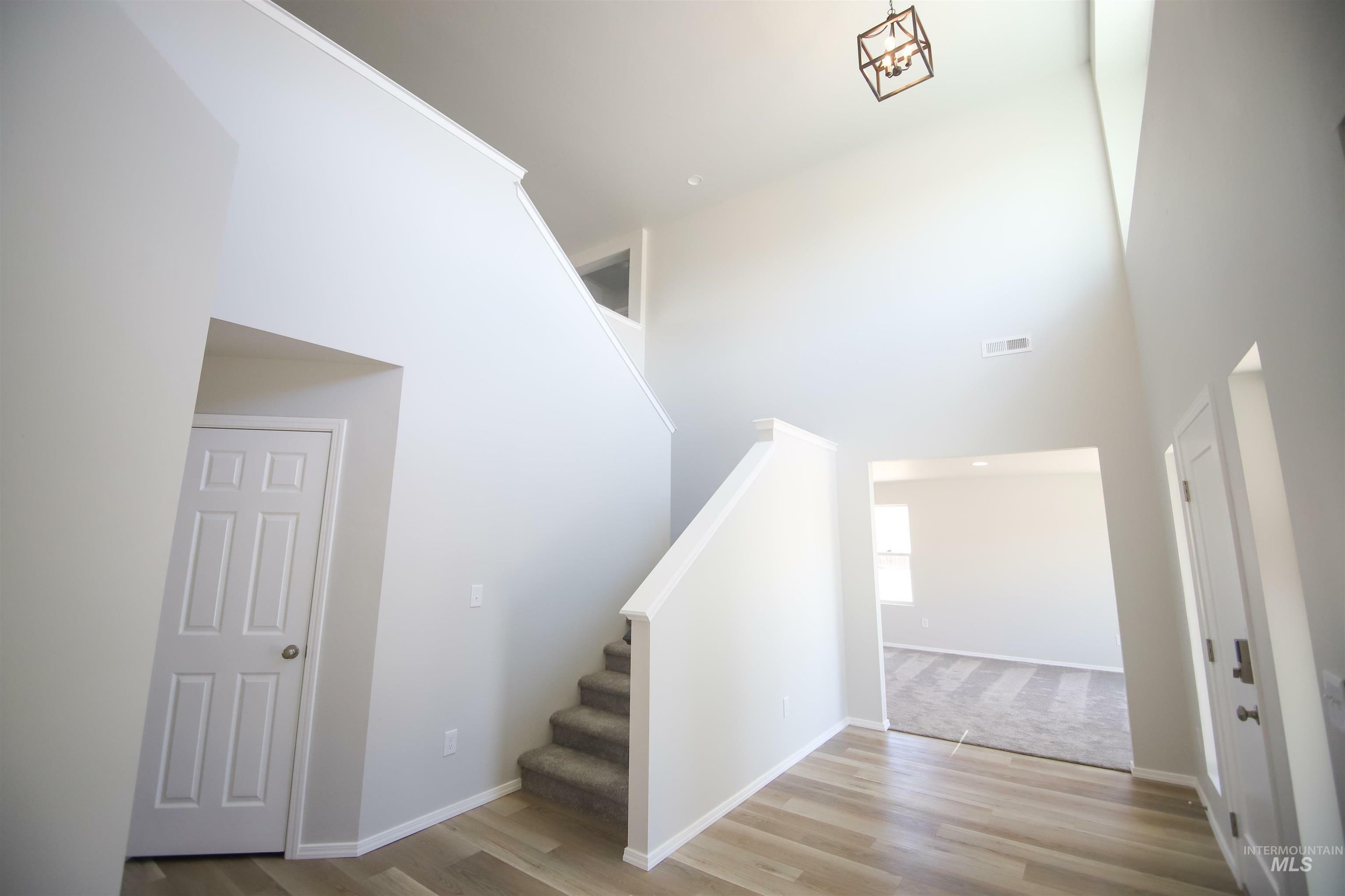 Property Photo:  8176 E Sunray Dr  ID 83687 