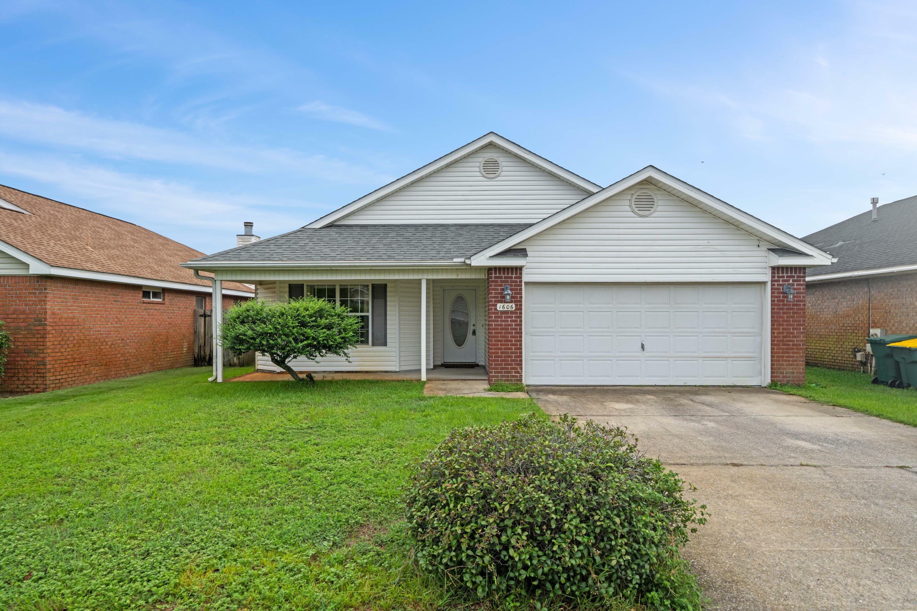 Property Photo:  1606 Fenwick Avenue  FL 32547 